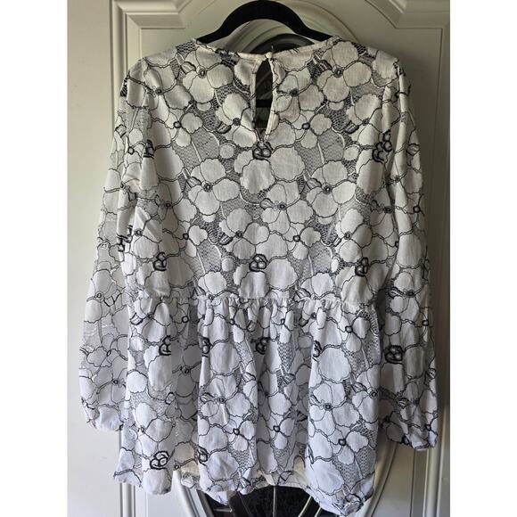 Lane Bryant White Floral Lace Top with Keyhole closure Women Size 16 - Picture 2 of 5